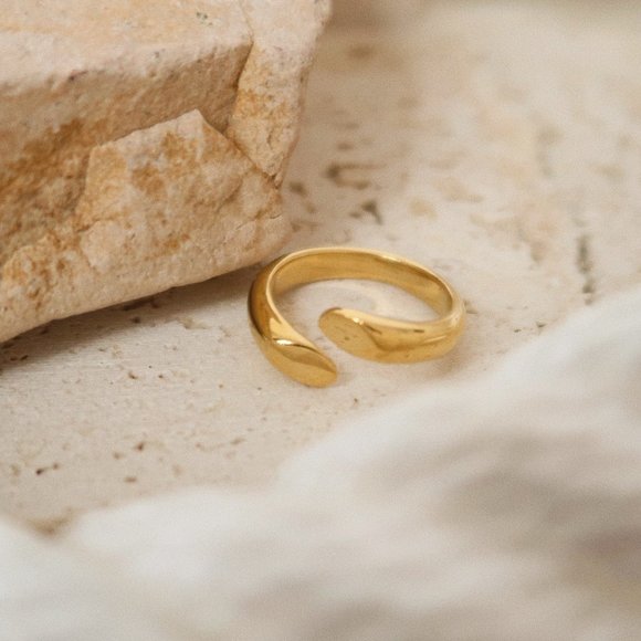 NEW 18K Gold Plated Open Hug Ring - Picture 5 of 11